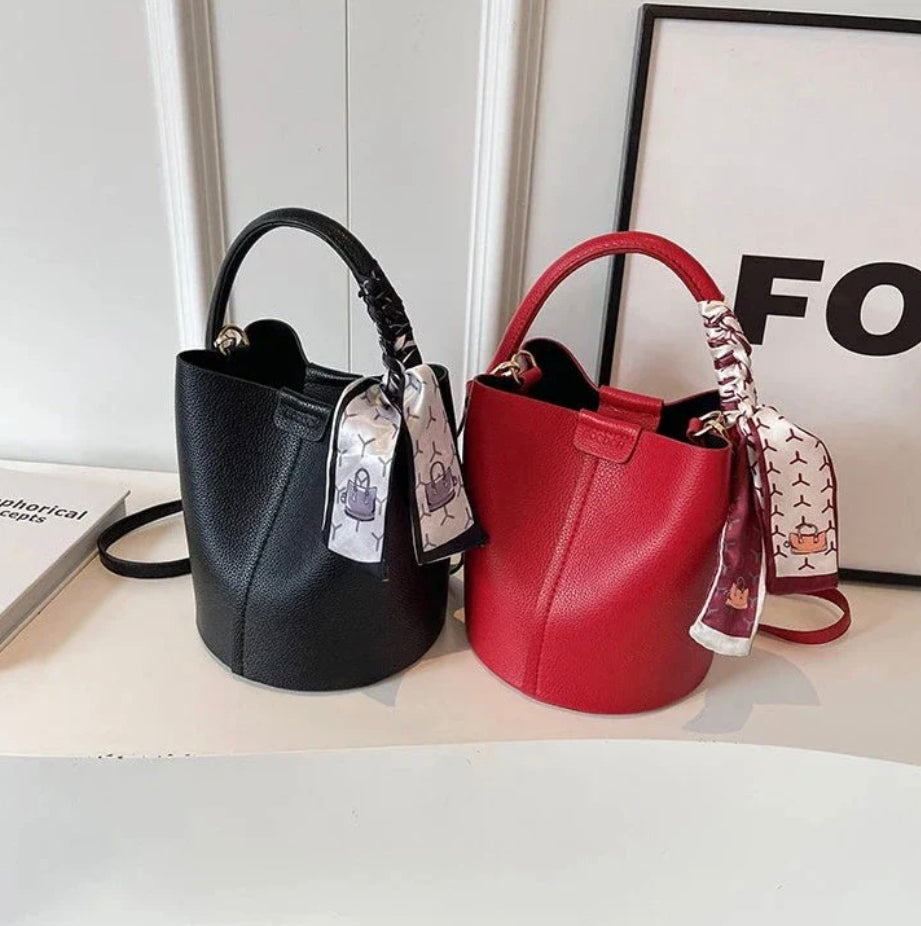 Black Leather Bucket Bag for Women with Adjustable Shoulder Strap – Elegant and Practical for All Occasions