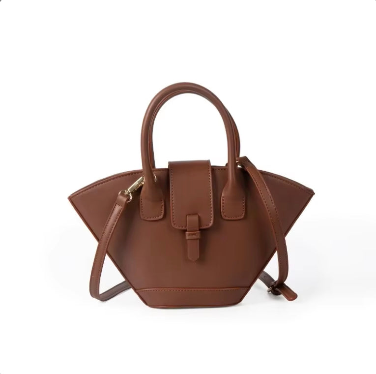 Elegant Women's Shoulder Bag in Vegetable Leather with Zipped Compartment – Unique Design and Adjustable Shoulder Strap