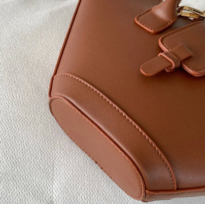 Elegant Women's Shoulder Bag in Vegetable Leather with Zipped Compartment – Unique Design and Adjustable Shoulder Strap