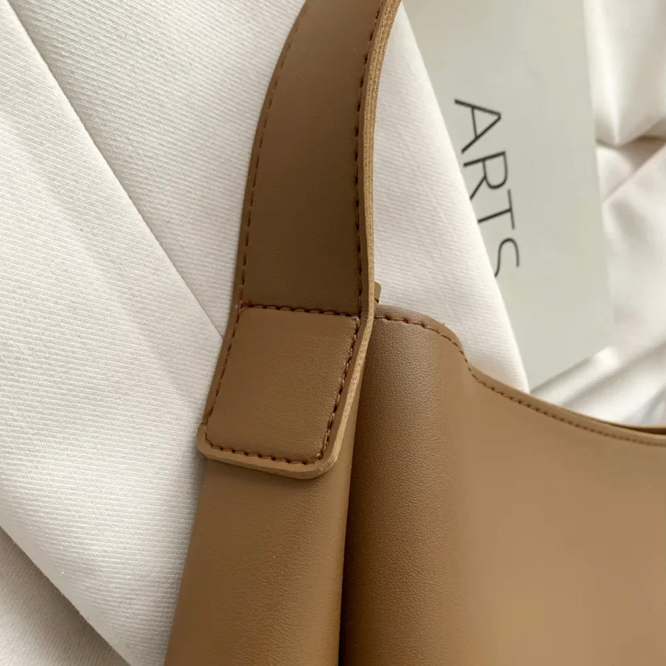 Elegant Women's Faux Leather Handbag with Adjustable Shoulder Strap – Practical and Chic Tote Bag