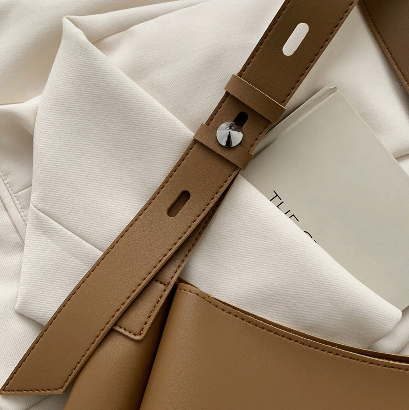 Elegant Women's Faux Leather Handbag with Adjustable Shoulder Strap – Practical and Chic Tote Bag