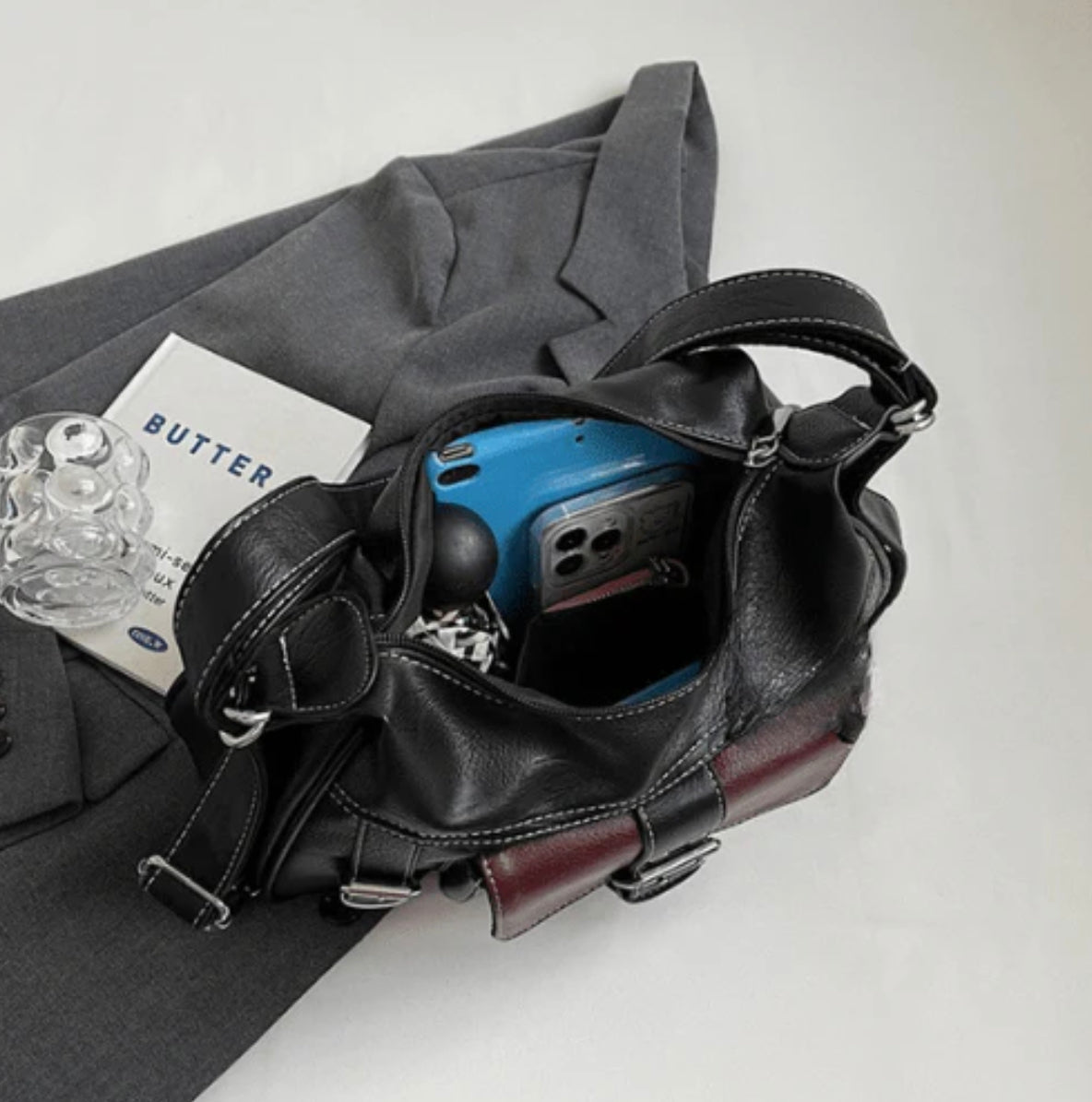 Women's Y2K Handbag in PU Leather with Adjustable Shoulder Strap – Elegant Vintage Design Black and Burgundy