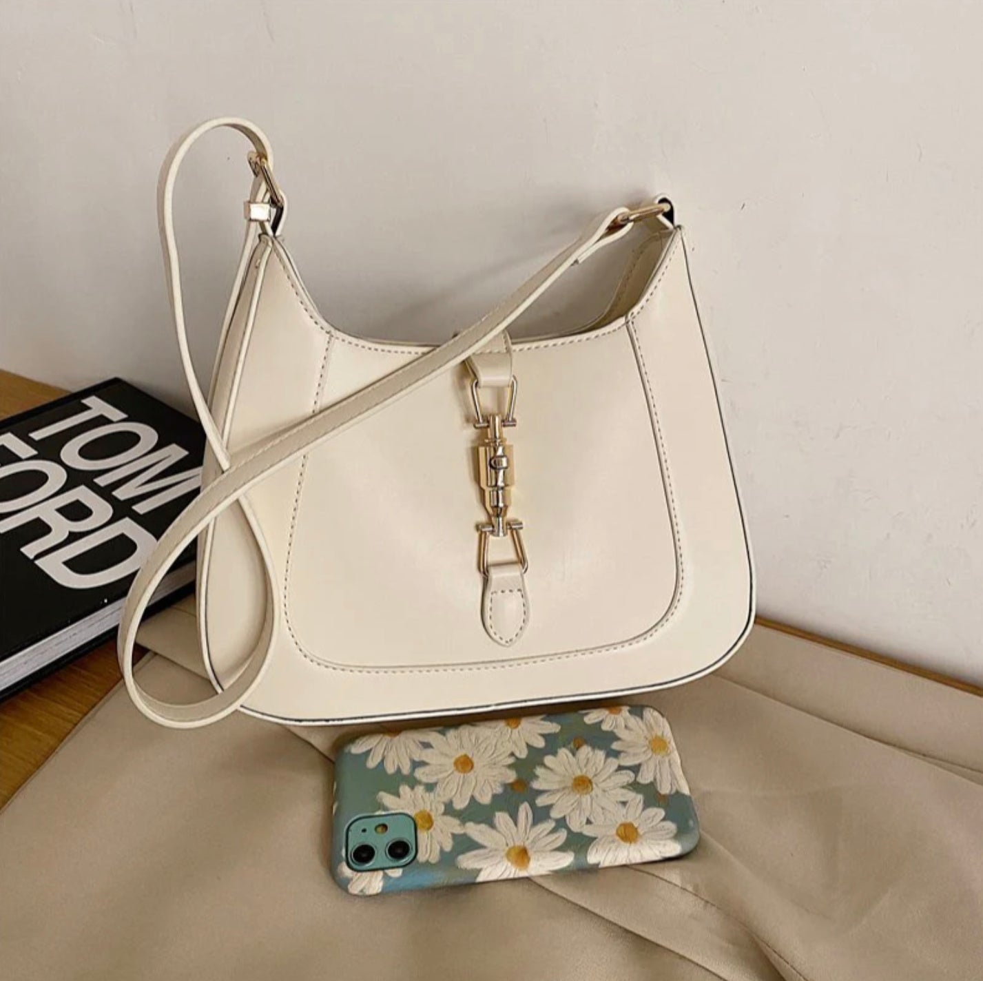 Sac à Main Baguette Femme en Cuir Végétal avec Bandoulière Réglable – Style Vintage, 26x6x22 cm