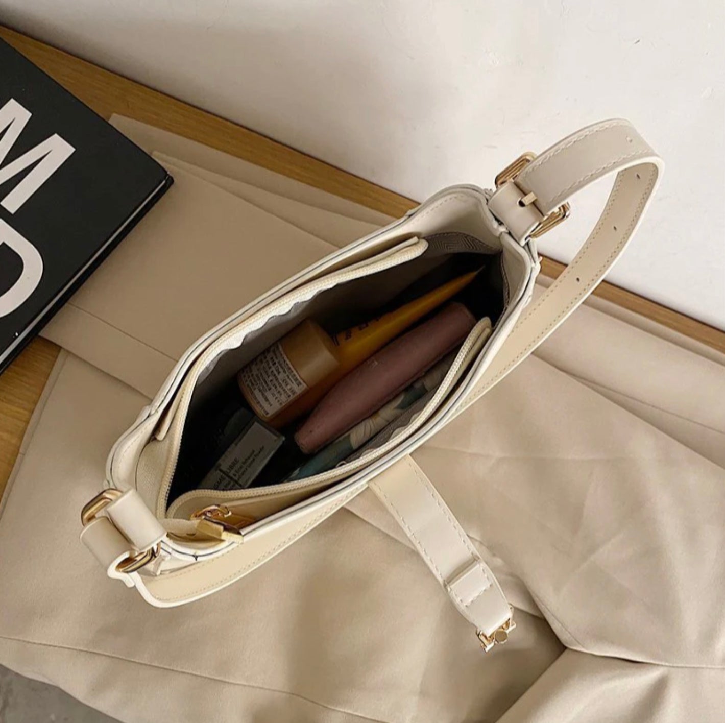 Sac à Main Baguette Femme en Cuir Végétal avec Bandoulière Réglable – Style Vintage, 26x6x22 cm