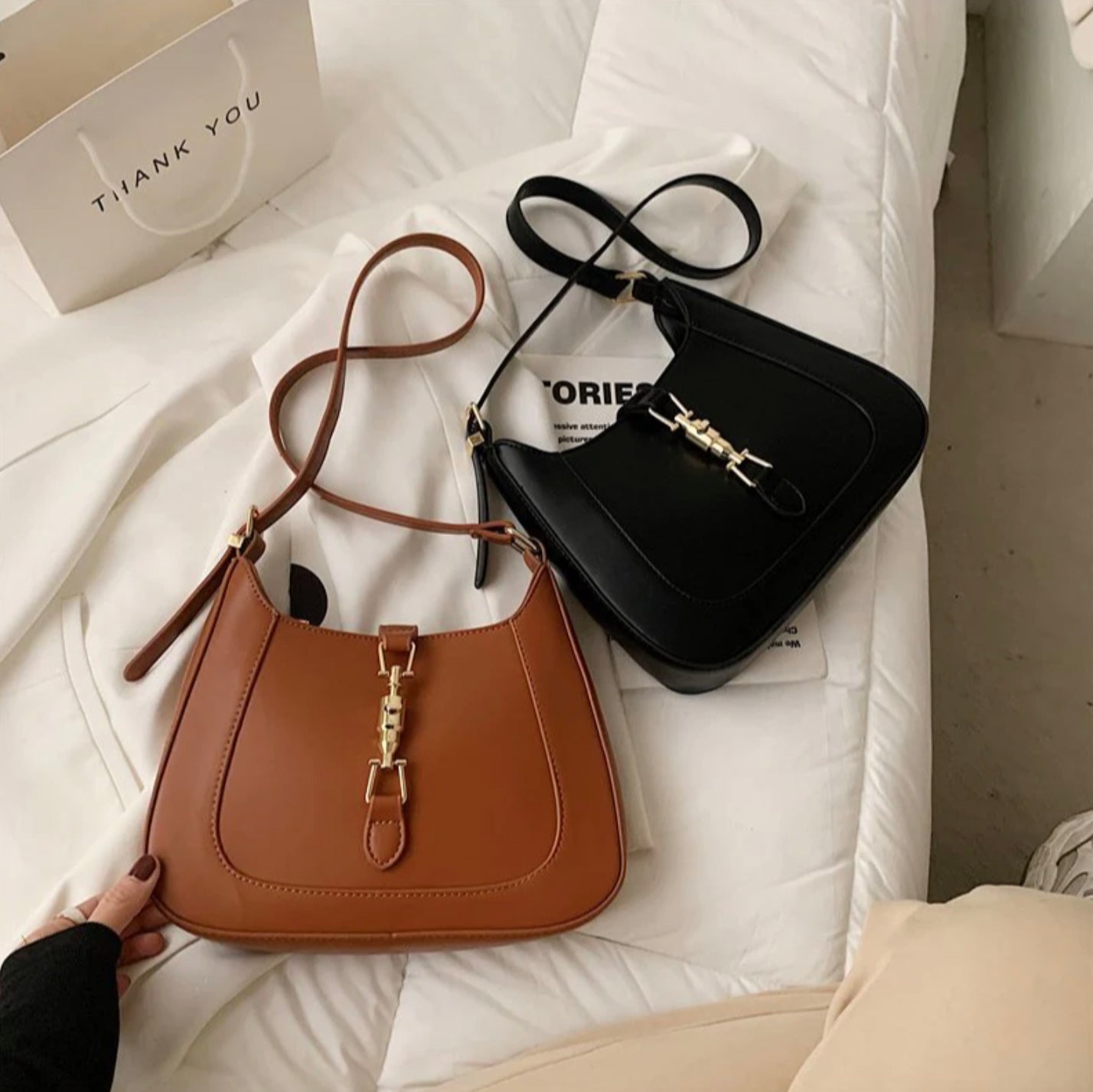 Women's Baguette Handbag in Vegetable Leather with Adjustable Shoulder Strap – Vintage Style, 26x6x22 cm