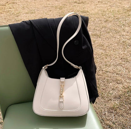 Women's Baguette Handbag in Vegetable Leather with Adjustable Shoulder Strap – Vintage Style, 26x6x22 cm