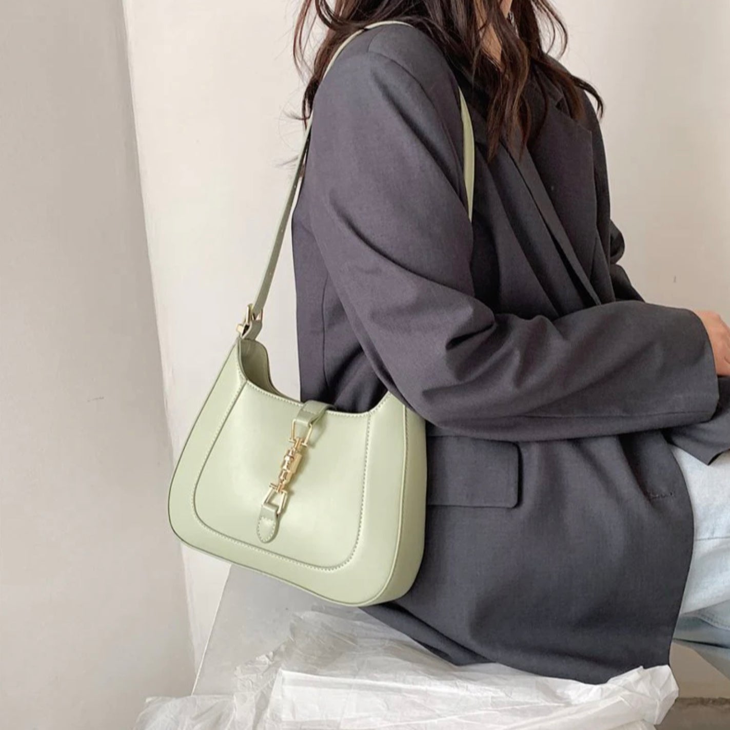 Sac à Main Baguette Femme en Cuir Végétal avec Bandoulière Réglable – Style Vintage, 26x6x22 cm