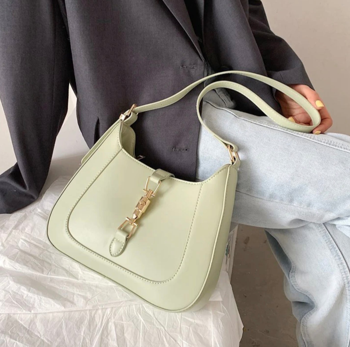Sac à Main Baguette Femme en Cuir Végétal avec Bandoulière Réglable – Style Vintage, 26x6x22 cm