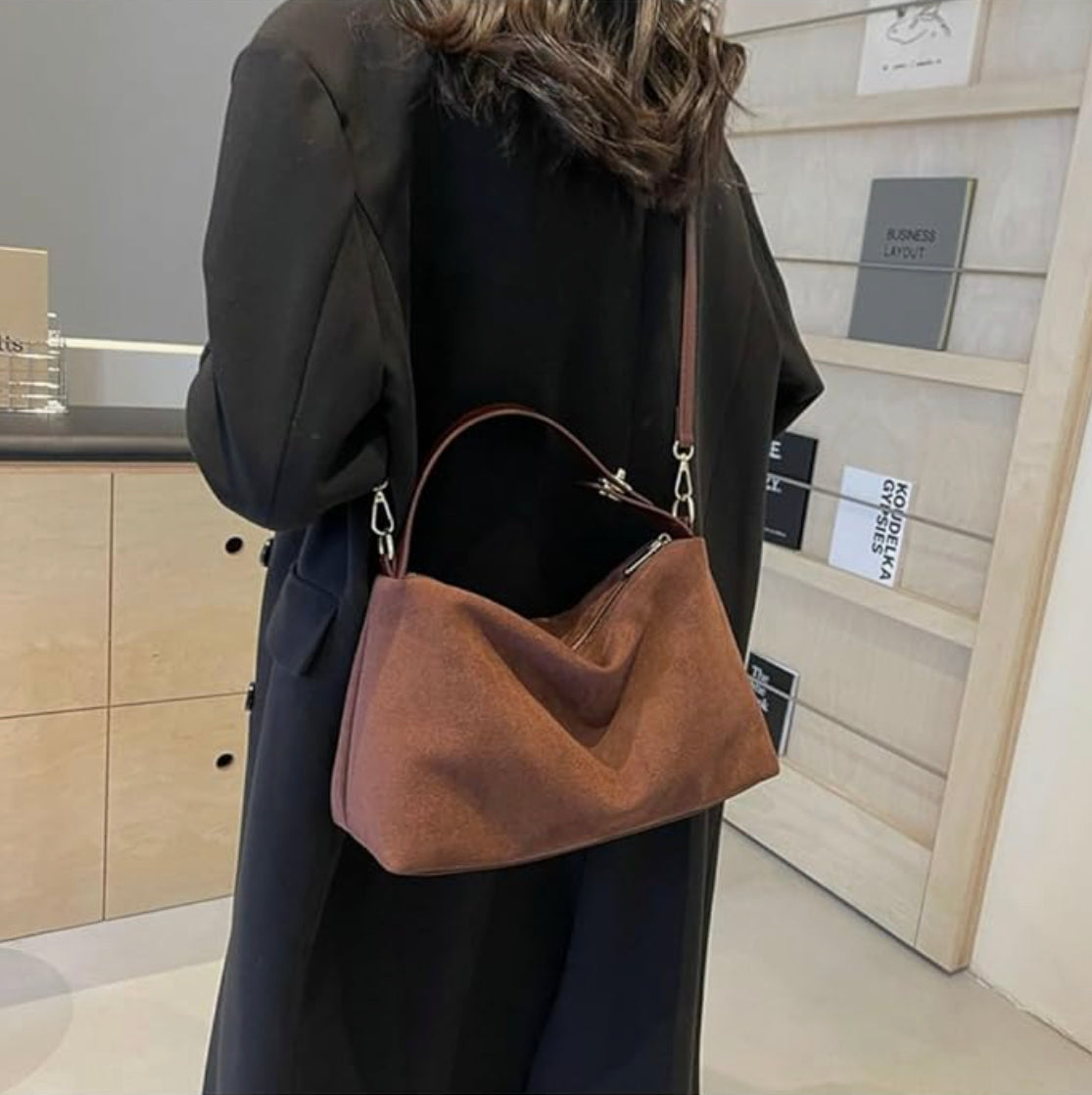 Sac à Main Élégant en Cuir Noir avec Bandoulière Ajustable – Sac Femme Idéal pour Sorties et Événements