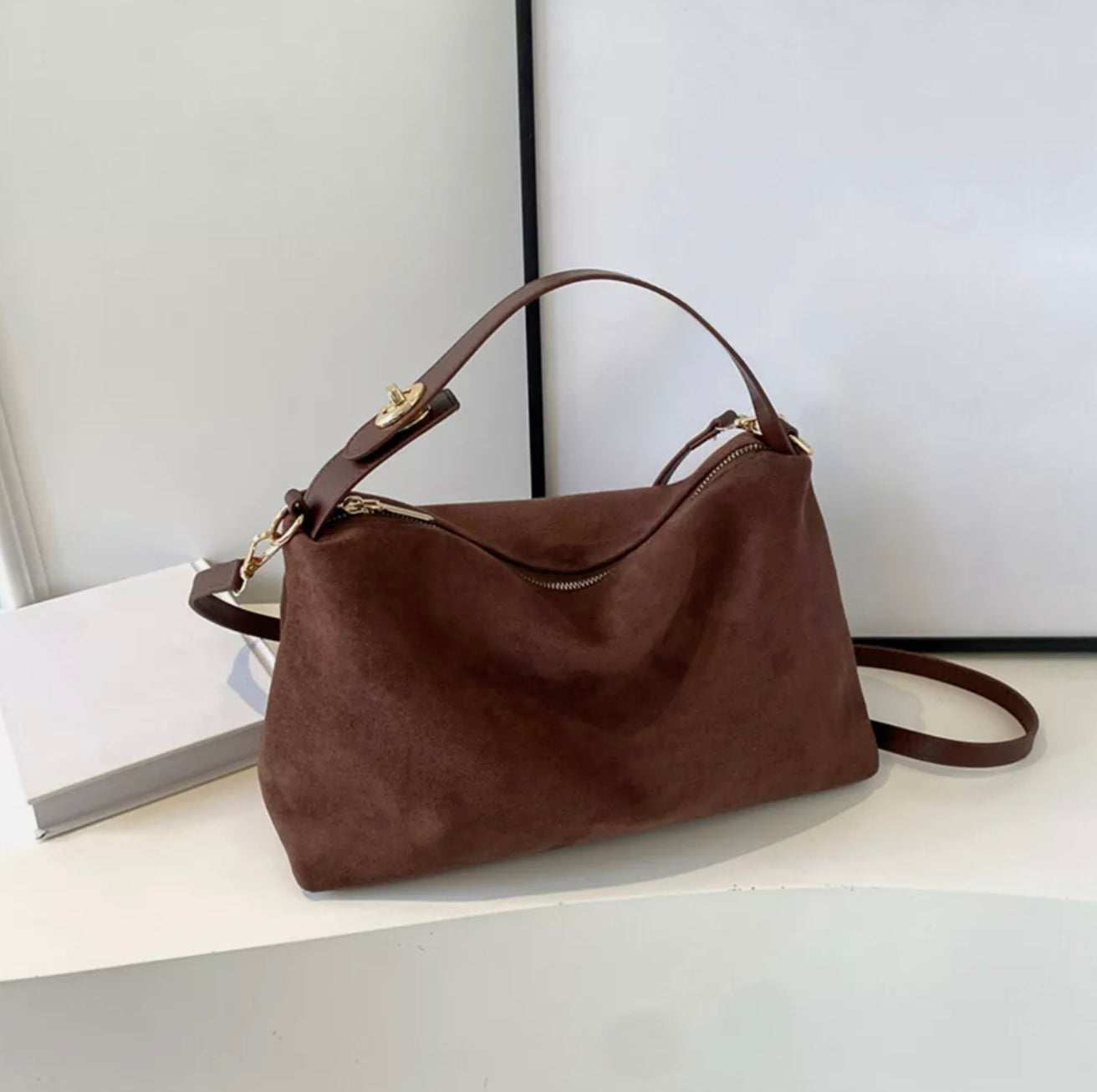 Sac à Main Élégant en Cuir Noir avec Bandoulière Ajustable – Sac Femme Idéal pour Sorties et Événements