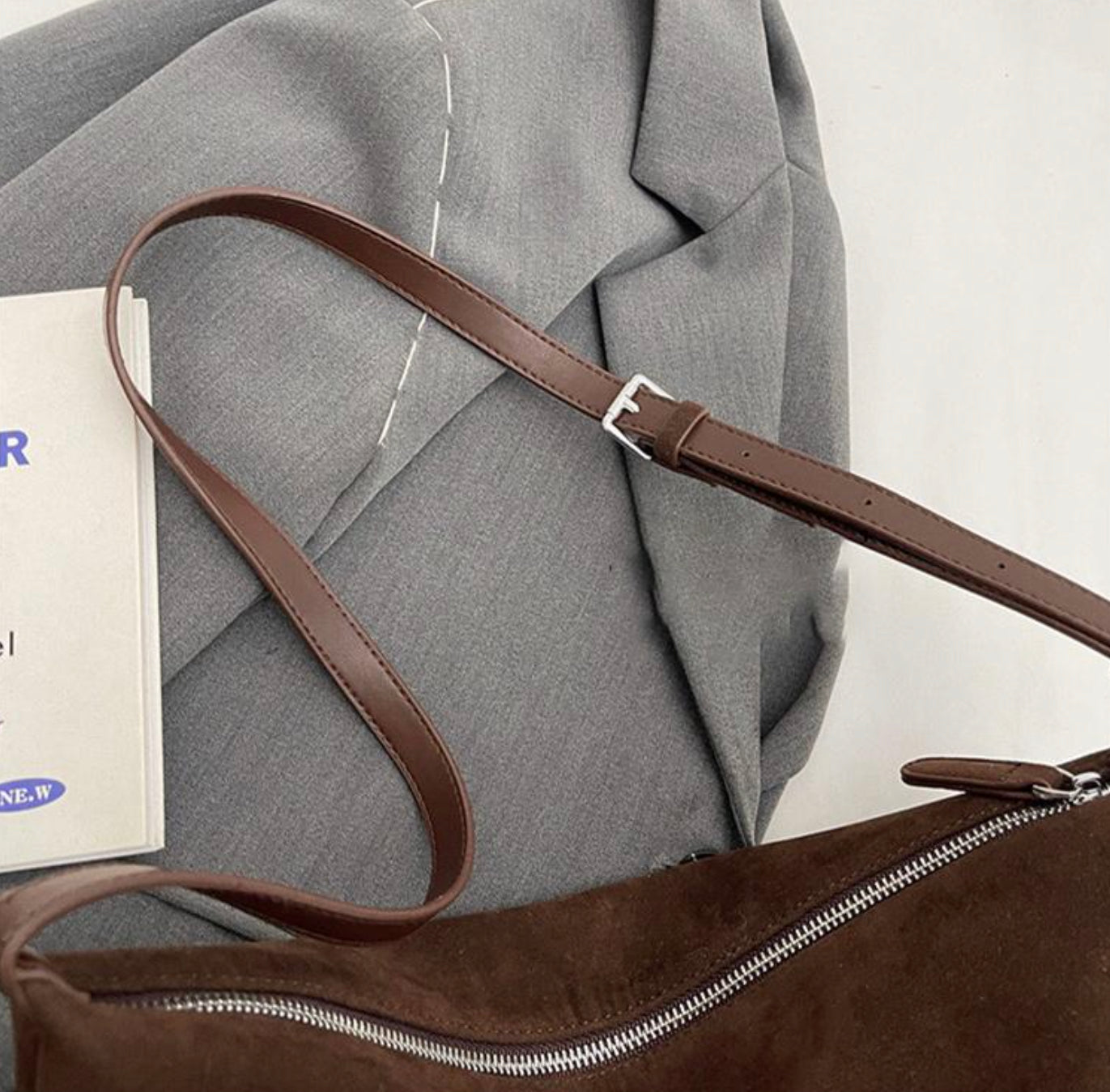 Women's Leather Handbag with Adjustable Shoulder Strap – Elegant and Practical for All Occasions