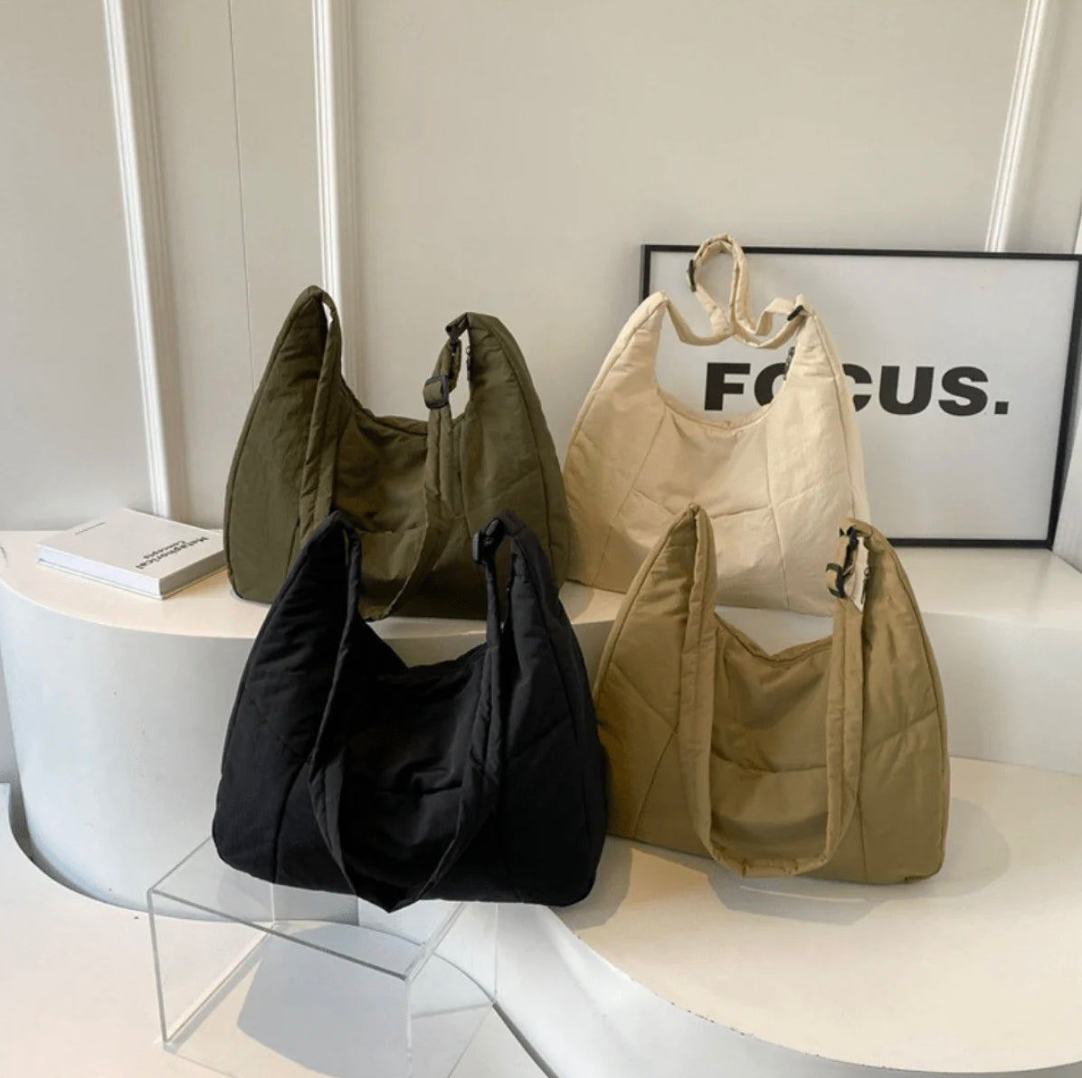 Women's leather handbag with removable shoulder strap – Elegant and practical, Black 30x25x15 cm