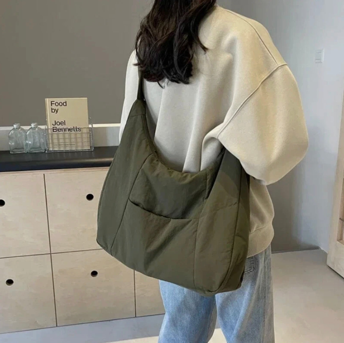 Women's leather handbag with removable shoulder strap – Elegant and practical, Black 30x25x15 cm