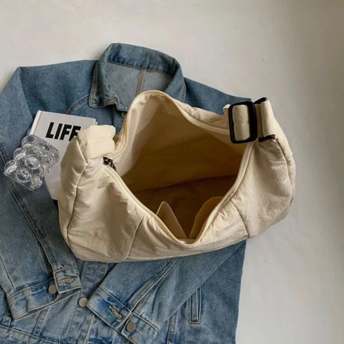 Women's leather handbag with removable shoulder strap – Elegant and practical, Black 30x25x15 cm