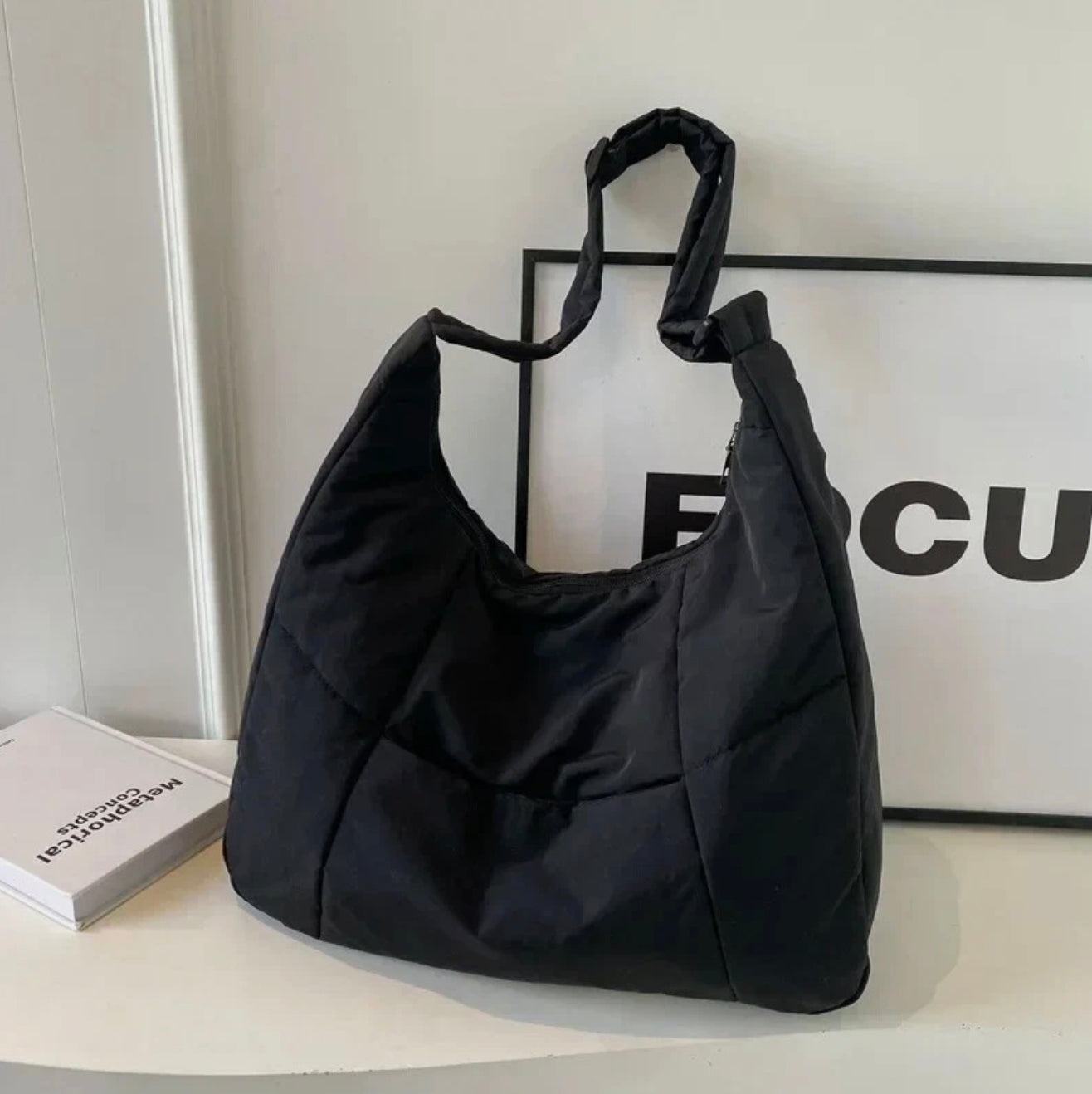 Women's leather handbag with removable shoulder strap – Elegant and practical, Black 30x25x15 cm