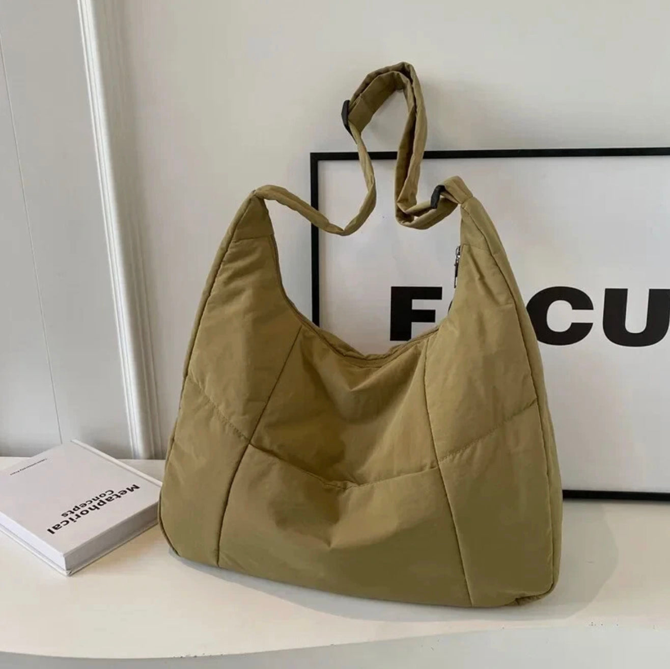Sac à main femme en cuir avec bandoulière amovible – Élégant et pratique, Noir 30x25x15 cm