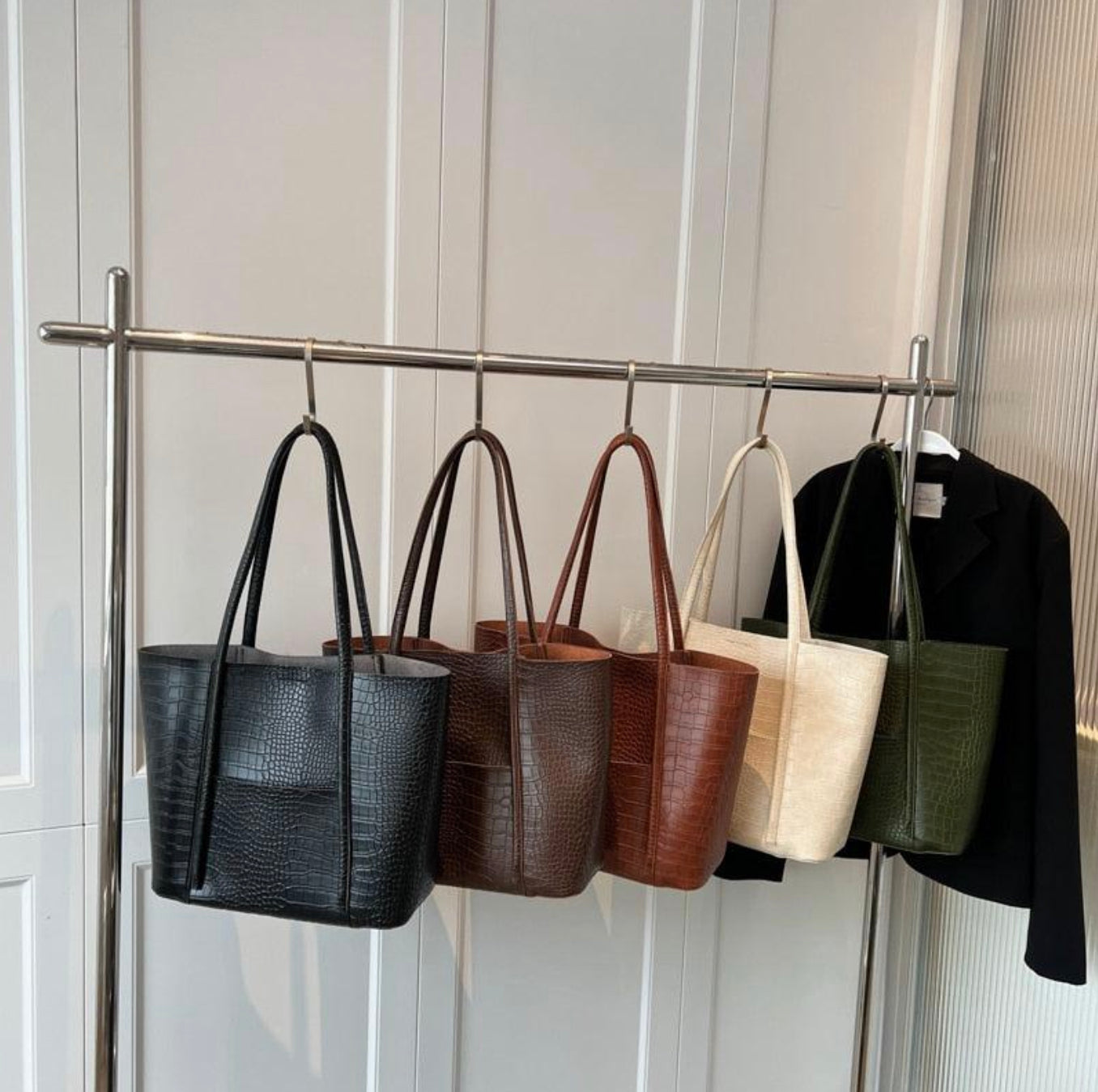 Sac à main en Croco Femme - Élégant et Pratique, Dimensions 38x28x13 cm, Intérieur Spacieux et Compartiments Organisés