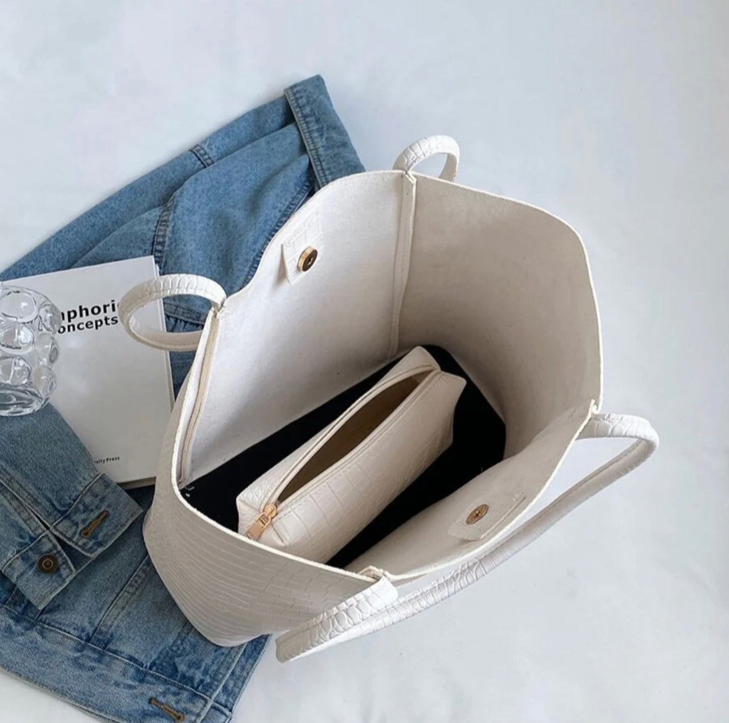 Croco Handbag for Women - Elegant and Practical, Dimensions 38x28x13 cm, Spacious Interior and Organized Compartments