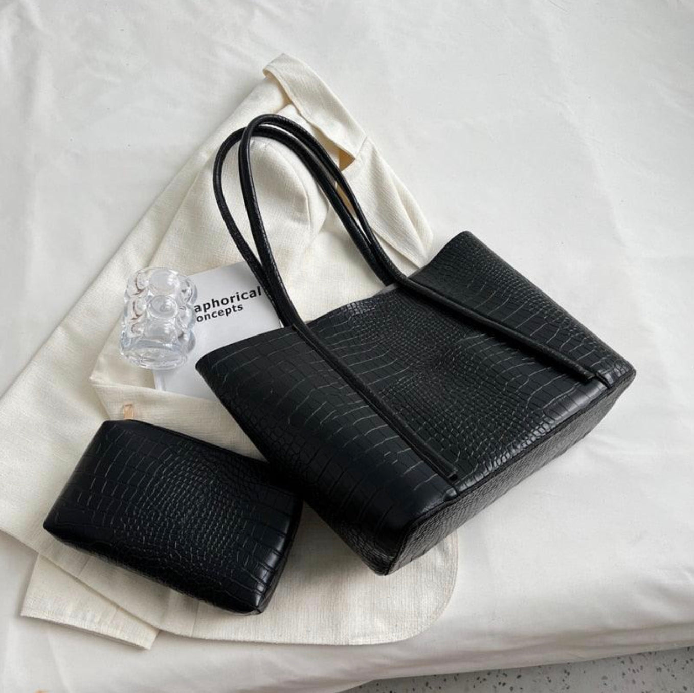 Croco Handbag for Women - Elegant and Practical, Dimensions 38x28x13 cm, Spacious Interior and Organized Compartments