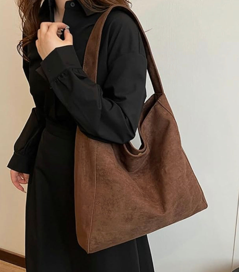 Women's leather handbag with removable shoulder strap – Elegant and practical, spacious interior, secure zipper closure