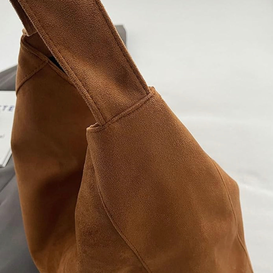 Women's leather handbag with removable shoulder strap – Elegant and practical, spacious interior, secure zipper closure