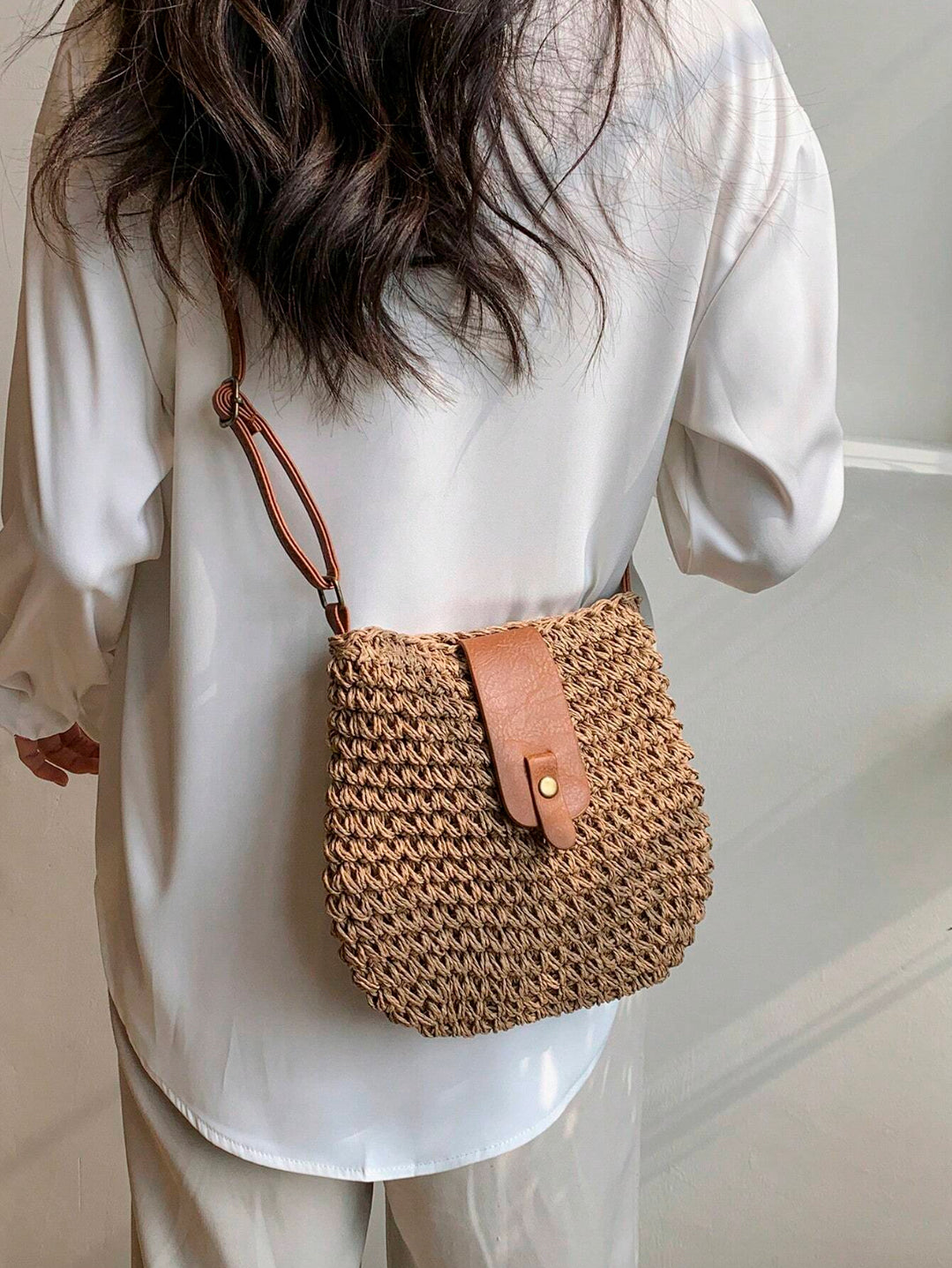 Sac à Main Élégant Femme avec Compartiments Pratiques en Cuir Synthétique – Sac Bandoulière Sophistiqué Noir, Beige, Rouge