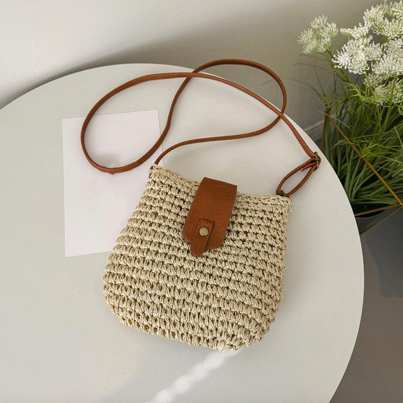 Elegant Women's Handbag with Practical Compartments in Synthetic Leather – Sophisticated Shoulder Bag Black, Beige, Red