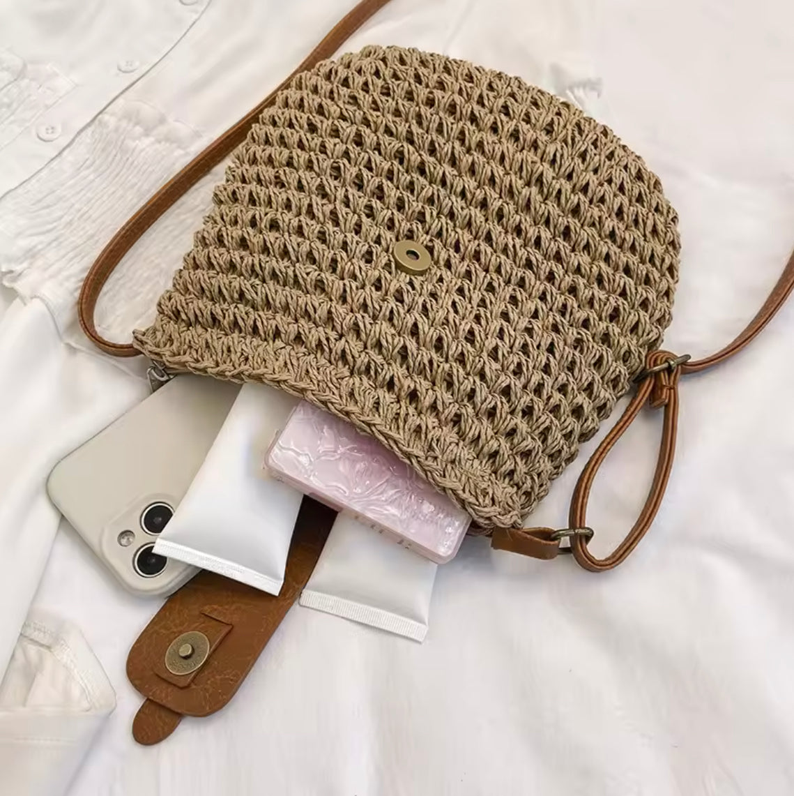 Elegant Women's Handbag with Practical Compartments in Synthetic Leather – Sophisticated Shoulder Bag Black, Beige, Red