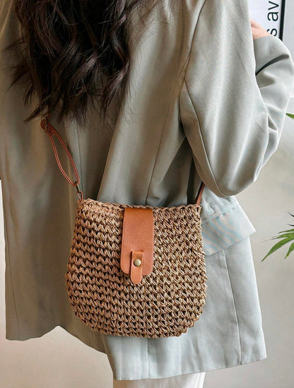 Elegant Women's Handbag with Practical Compartments in Synthetic Leather – Sophisticated Shoulder Bag Black, Beige, Red