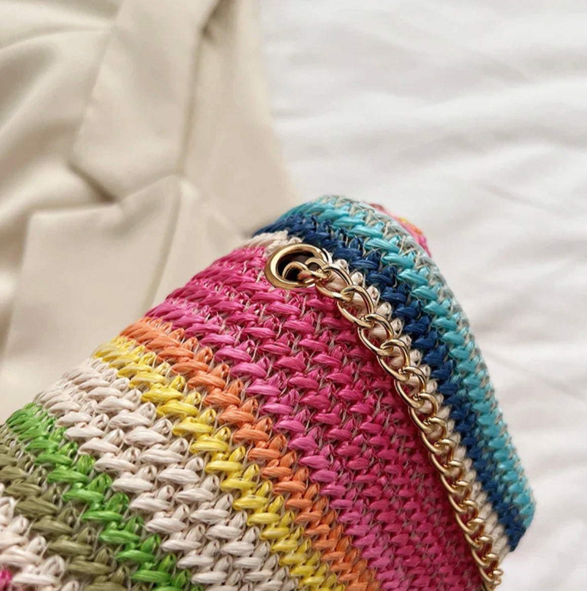 Women's Multicolor Handbag with Adjustable Strap – Dimensions 24x17x9 cm, Modern and Elegant Design