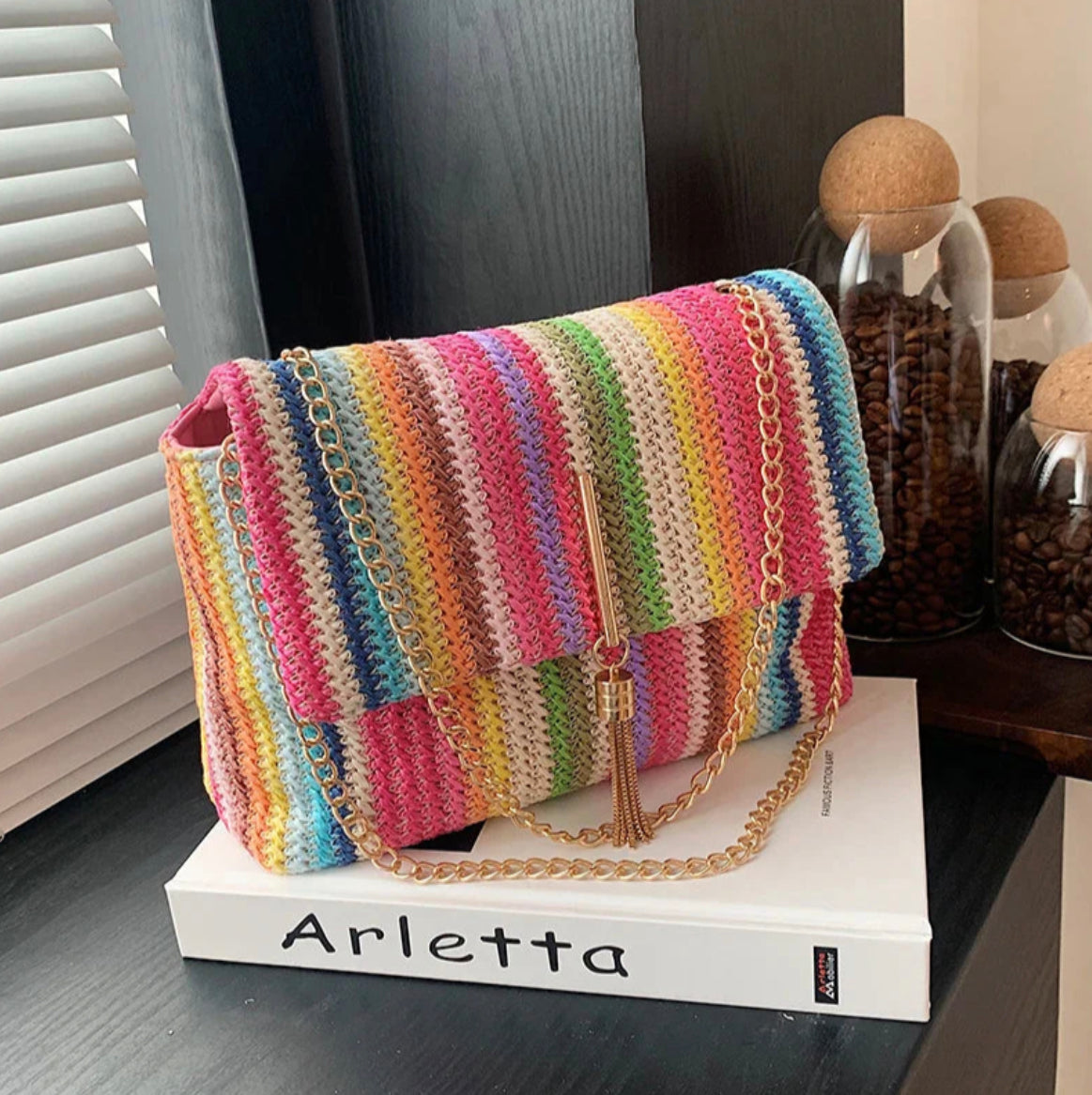 Women's Multicolor Handbag with Adjustable Strap – Dimensions 24x17x9 cm, Modern and Elegant Design