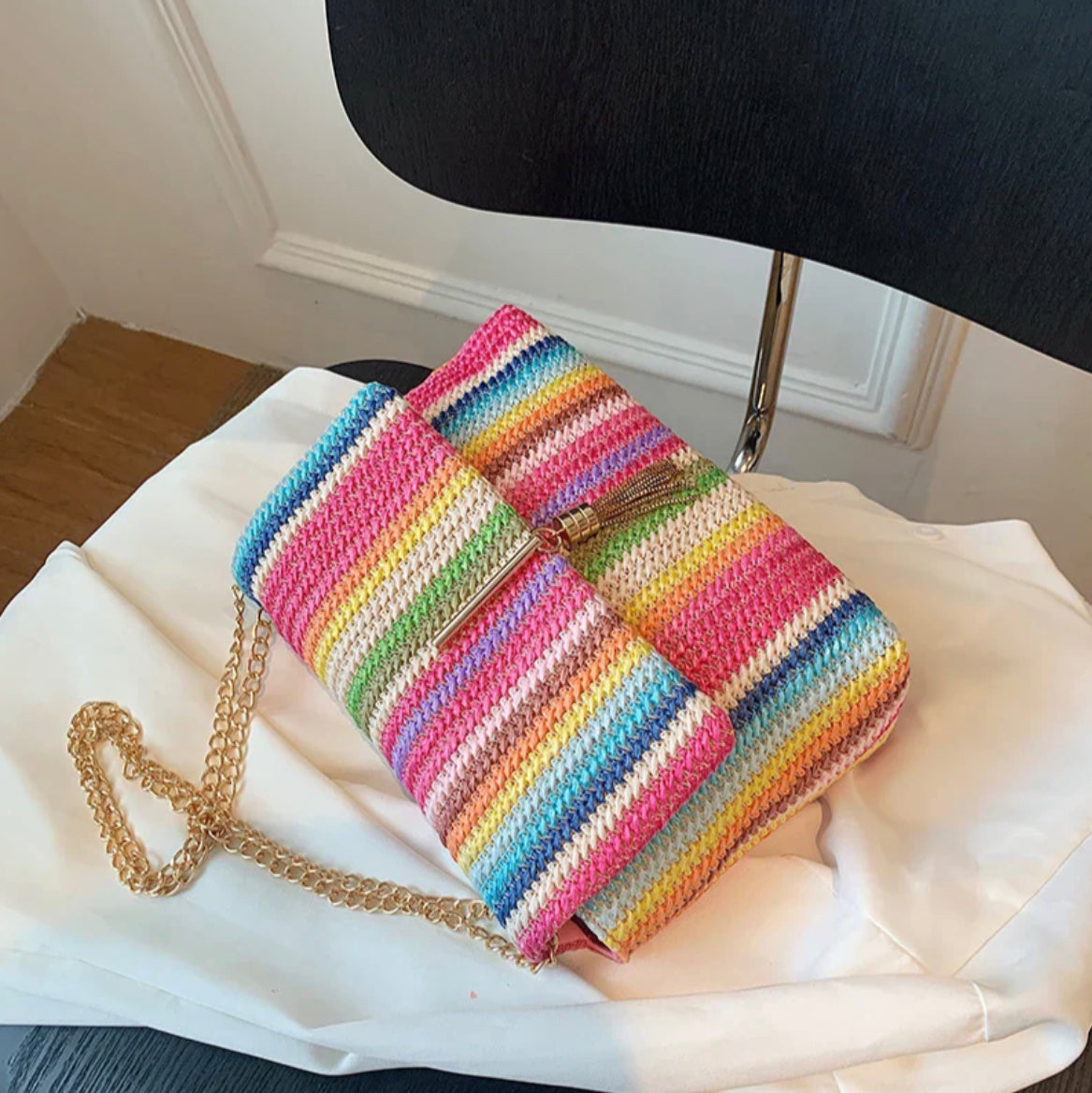 Women's Multicolor Handbag with Adjustable Strap – Dimensions 24x17x9 cm, Modern and Elegant Design