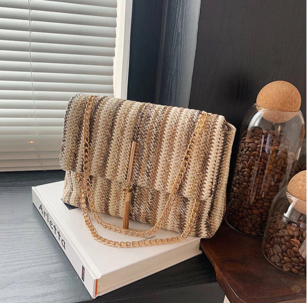 Sac à Main Femme Multicolore avec Sangle Réglable – Dimensions 24x17x9 cm, Design Moderne et Élégant