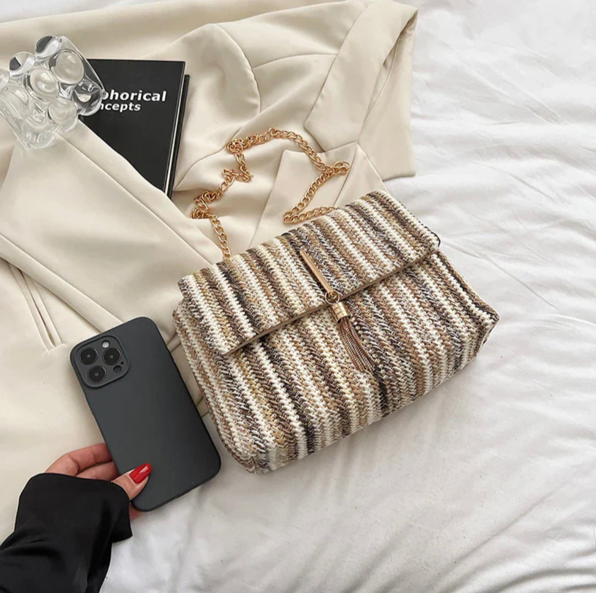 Women's Multicolor Handbag with Adjustable Strap – Dimensions 24x17x9 cm, Modern and Elegant Design