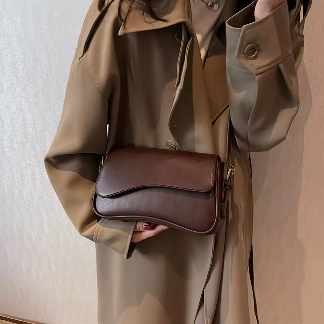 Elegant Women's Handbag with Adjustable Strap in Synthetic Leather – Practical Shoulder Bag for Daily Use