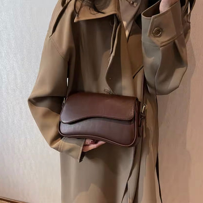 Elegant Women's Handbag with Adjustable Strap in Synthetic Leather – Practical Shoulder Bag for Daily Use