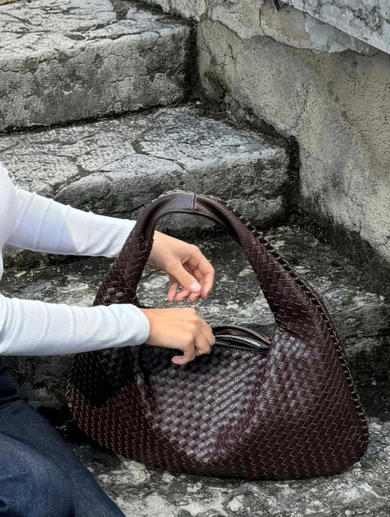 Women's Woven Leather Handbag – Elegant and Spacious with Adjustable Shoulder Strap