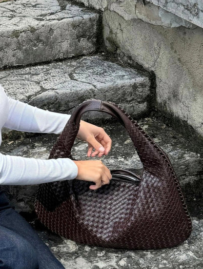 Women's Woven Leather Handbag – Elegant and Spacious with Adjustable Shoulder Strap