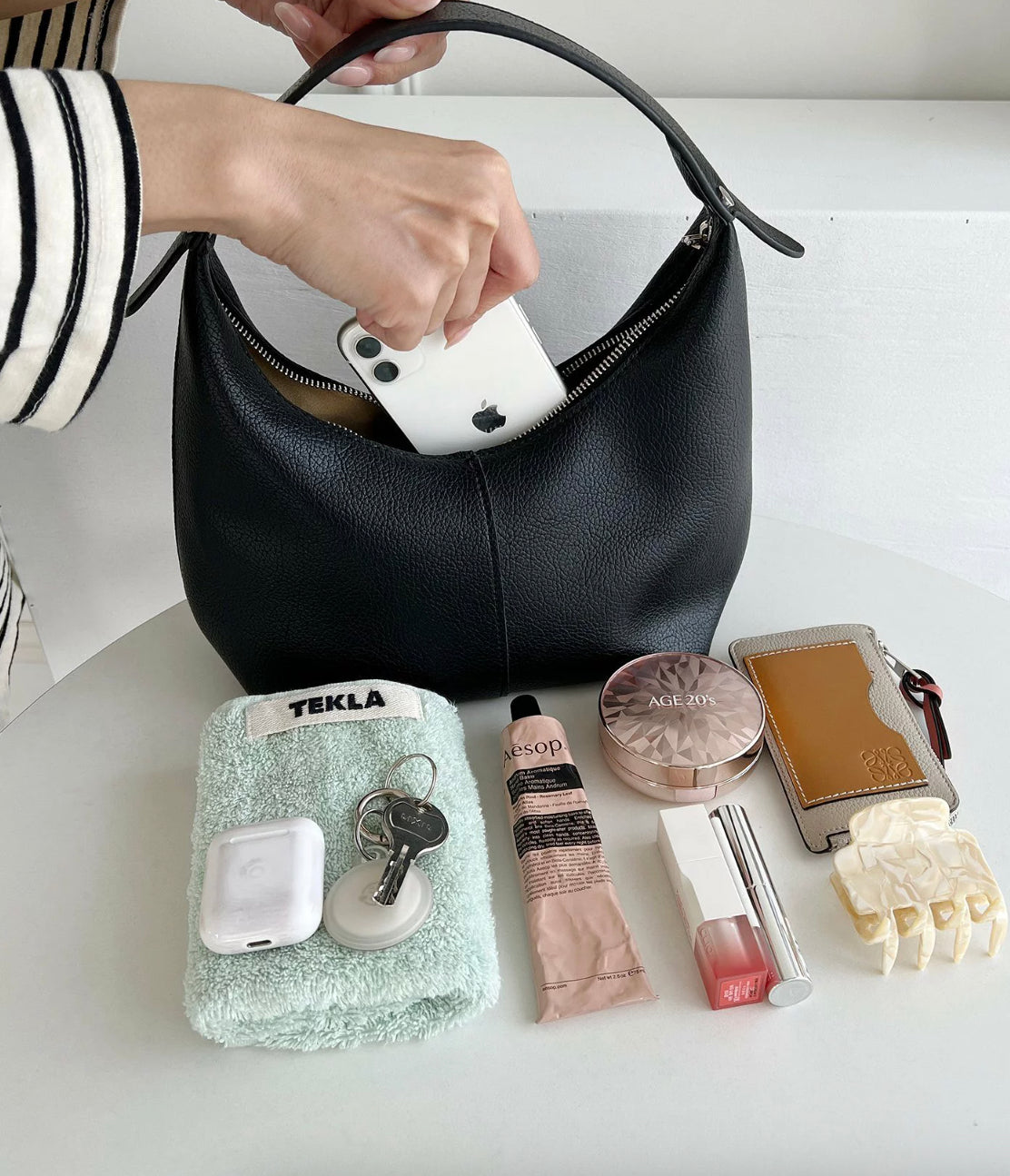 Women's Soft Leather Handbag Josephine – Elegant, Practical and Adjustable Shoulder Strap, Black or Brown