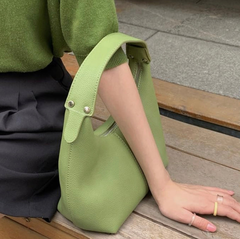 Women's Soft Leather Handbag Josephine – Elegant, Practical and Adjustable Shoulder Strap, Black or Brown