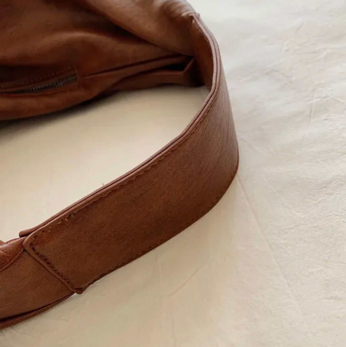 Women's handbag Pauline in PU leather with nylon lining and zippered pocket – 43 x 35 x 32 cm, elegant and practical