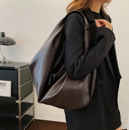 Women's handbag Pauline in PU leather with nylon lining and zippered pocket – 43 x 35 x 32 cm, elegant and practical