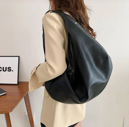 Women's handbag Pauline in PU leather with nylon lining and zippered pocket – 43 x 35 x 32 cm, elegant and practical