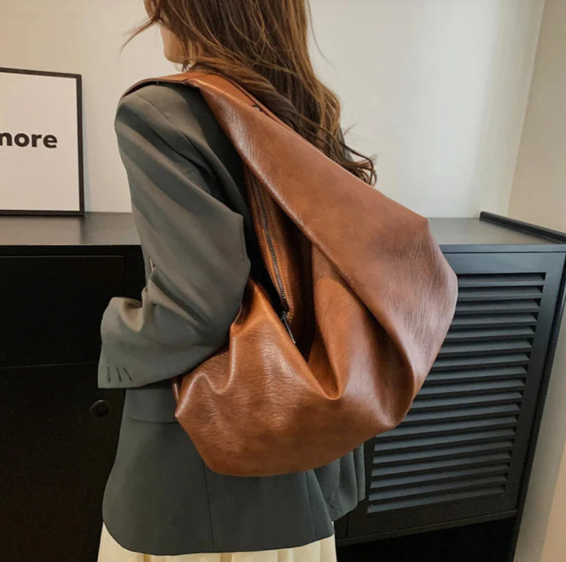 Women's handbag Pauline in PU leather with nylon lining and zippered pocket – 43 x 35 x 32 cm, elegant and practical