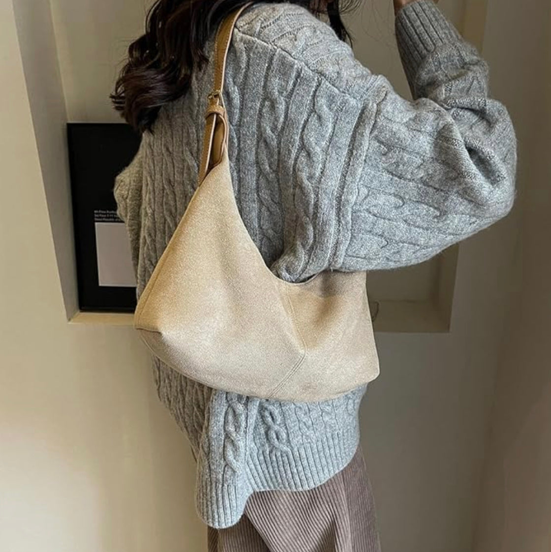 Women's Velvet Handbag with Adjustable Strap – Elegant and Versatile Hobo Bag for All Occasions