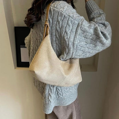 Women's Velvet Handbag with Adjustable Strap – Elegant and Versatile Hobo Bag for All Occasions