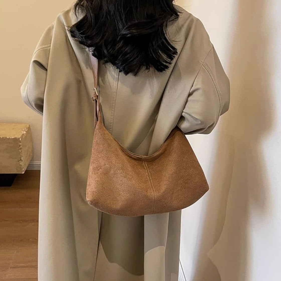 Women's Velvet Handbag with Adjustable Strap – Elegant and Versatile Hobo Bag for All Occasions