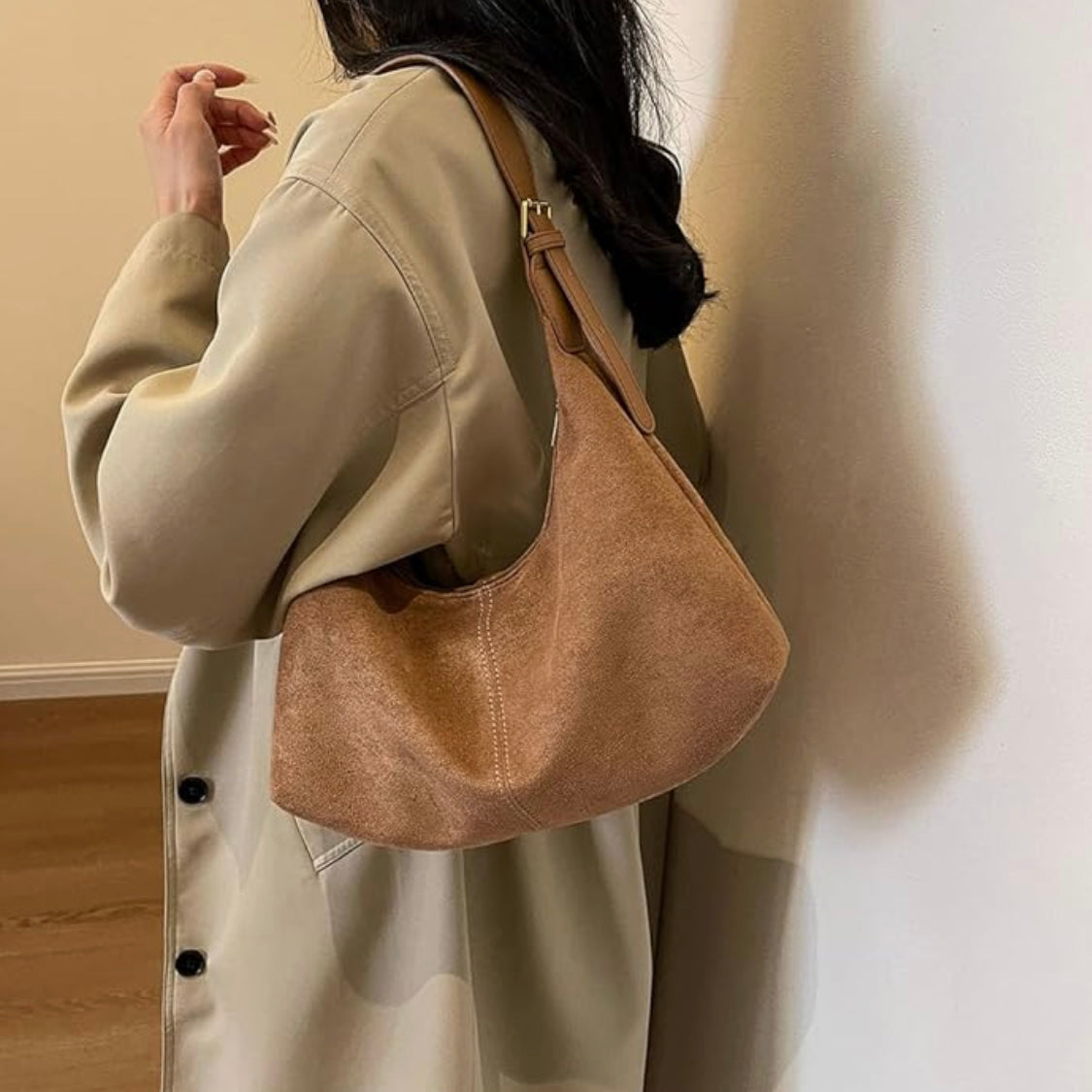 Women's Velvet Handbag with Adjustable Strap – Elegant and Versatile Hobo Bag for All Occasions