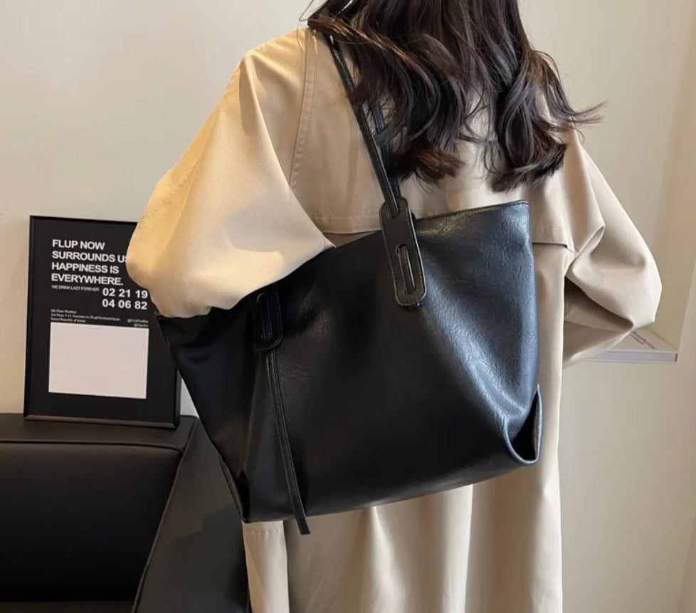 Sac à main femme en cuir noir avec bandoulière ajustable – Élégant et spacieux, modèle Solène