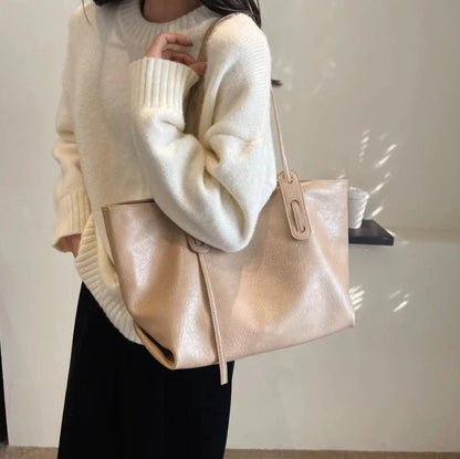 Women's black leather handbag with adjustable shoulder strap – Elegant and spacious, Solene model